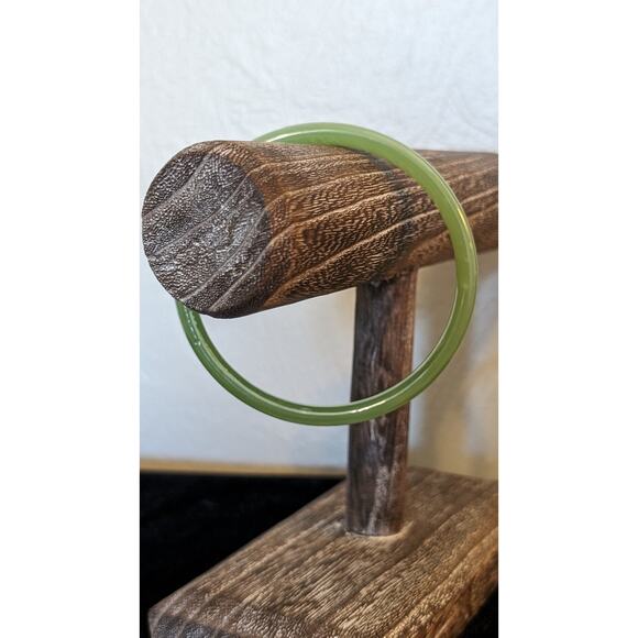 Vintage Iridescent Pale Olive Green Art Glass Bangle Bracelet - Picture 5 of 6